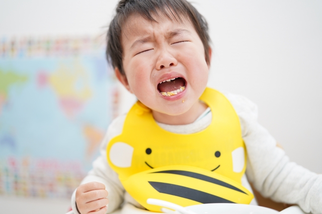 泣き叫ぶ子供