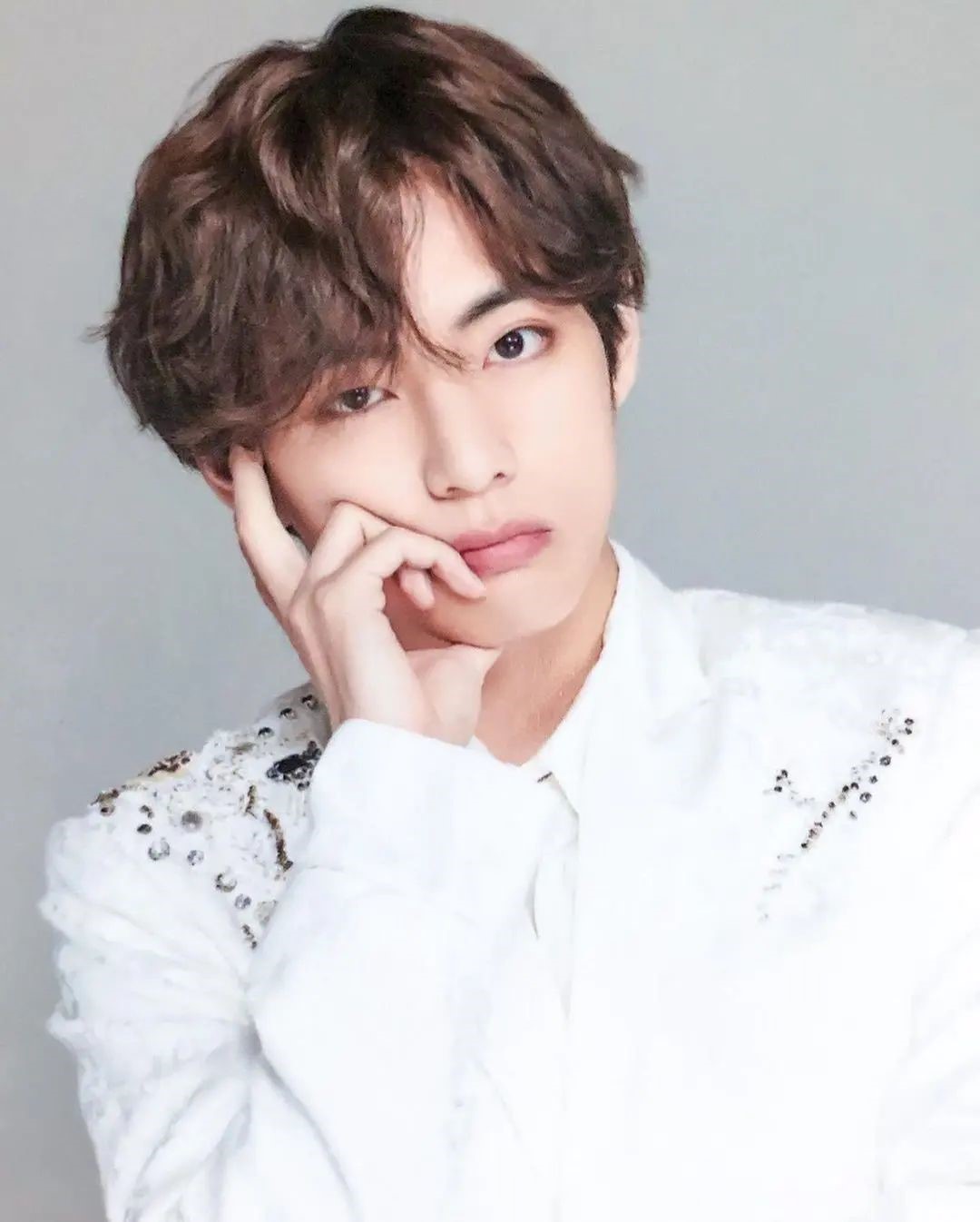 V