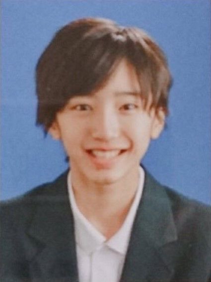 笑う男性