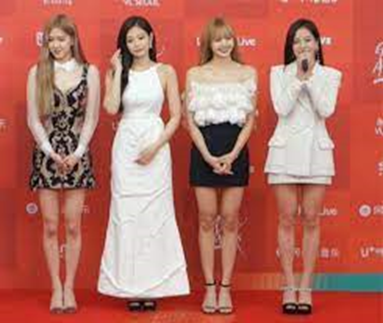 女性4人