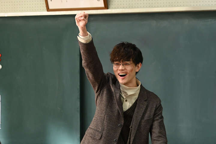 眼鏡の男