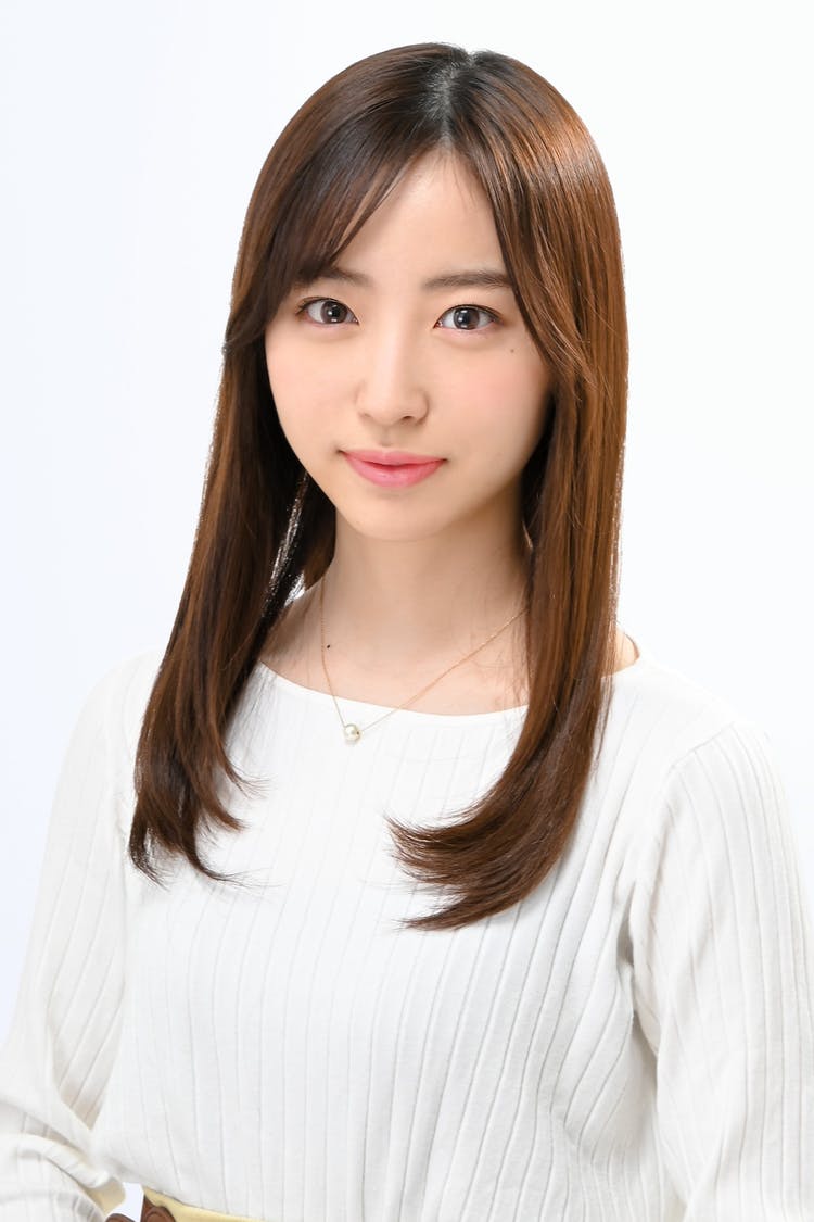 正面を向く女性