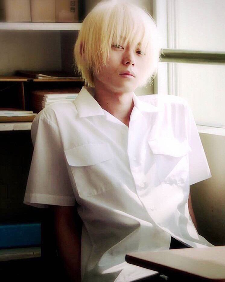 金髪男子