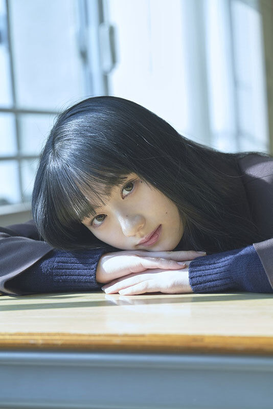 眠そうな女性