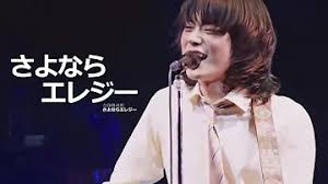 歌う男
