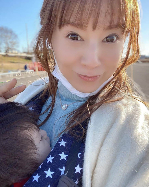 女性と赤ちゃん