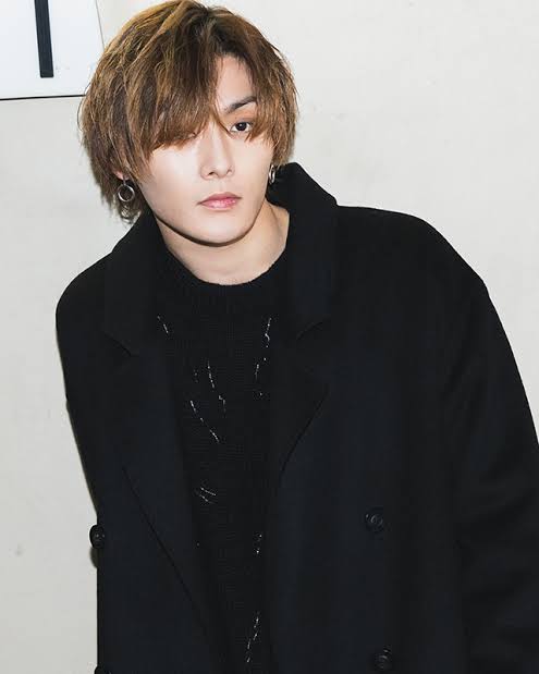 長髪の男性