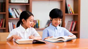 勉強する子供