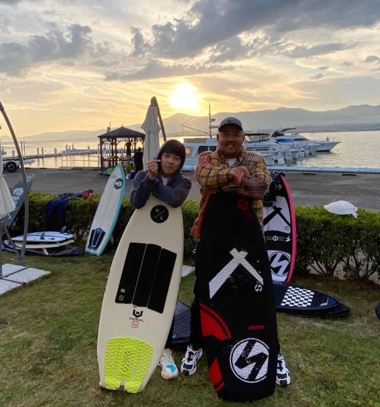 サーフボードと男性