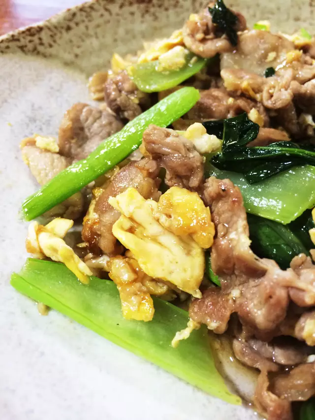 豚肉と卵、小松菜の炒め物